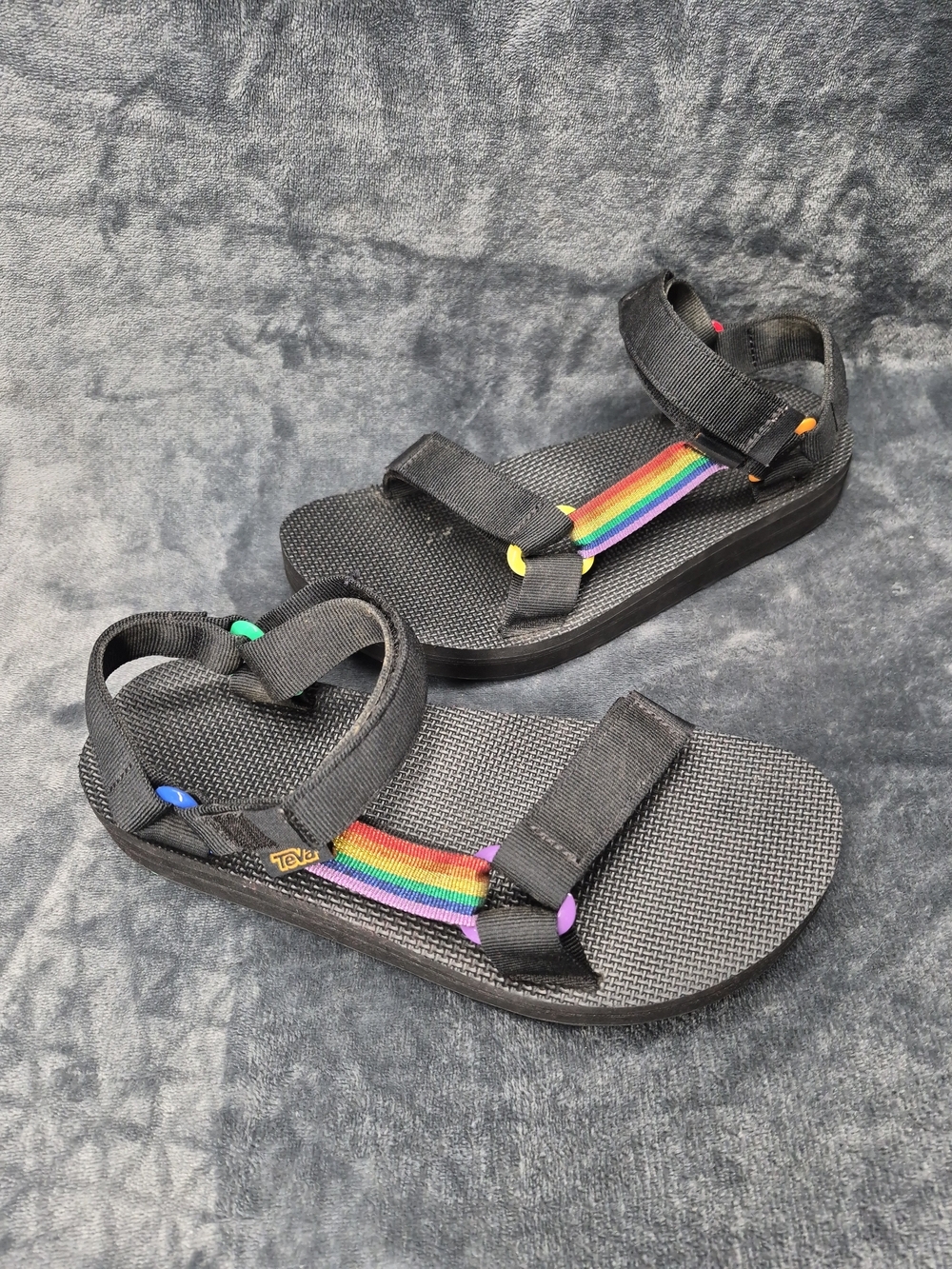 TEVA 1122010 Mens  Sz 9 Midform Universal Pride Metallic Rainbow Sandals